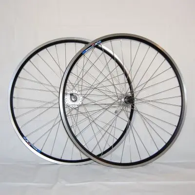 Laufradsatz 28 Zoll Hohlkammerfelge schwarz Nabendynamo / 8/9-fach Kassette Laufradsatz 28 Zoll Hohlkammerfelge schwarz Nabendynamo / 8/9-fach Kassette