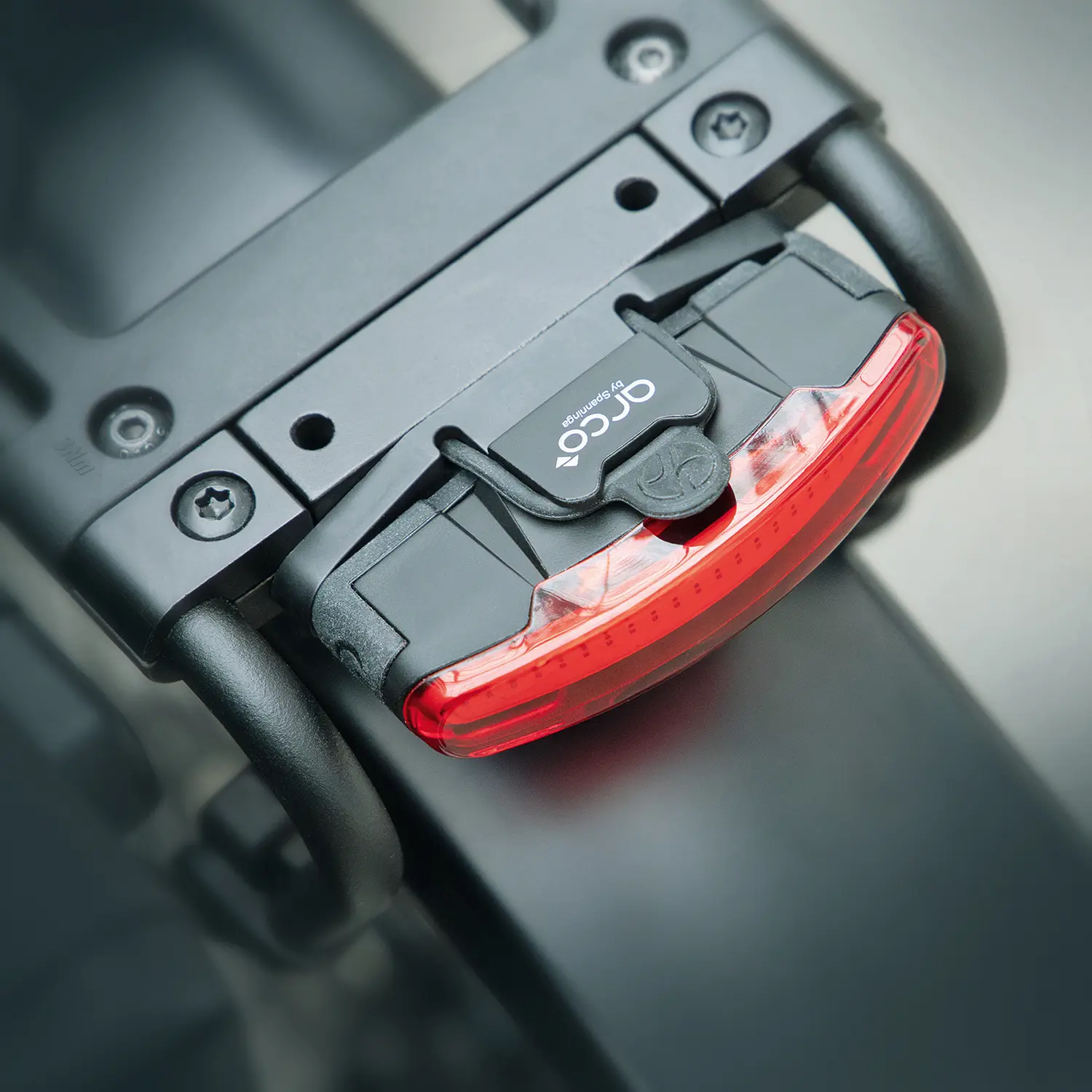 SKS Rücklicht zur Montage am Gepäckträger INFINITY UNIVERSAL SKS Rücklicht zur Montage am Gepäckträger INFINITY UNIVERSAL