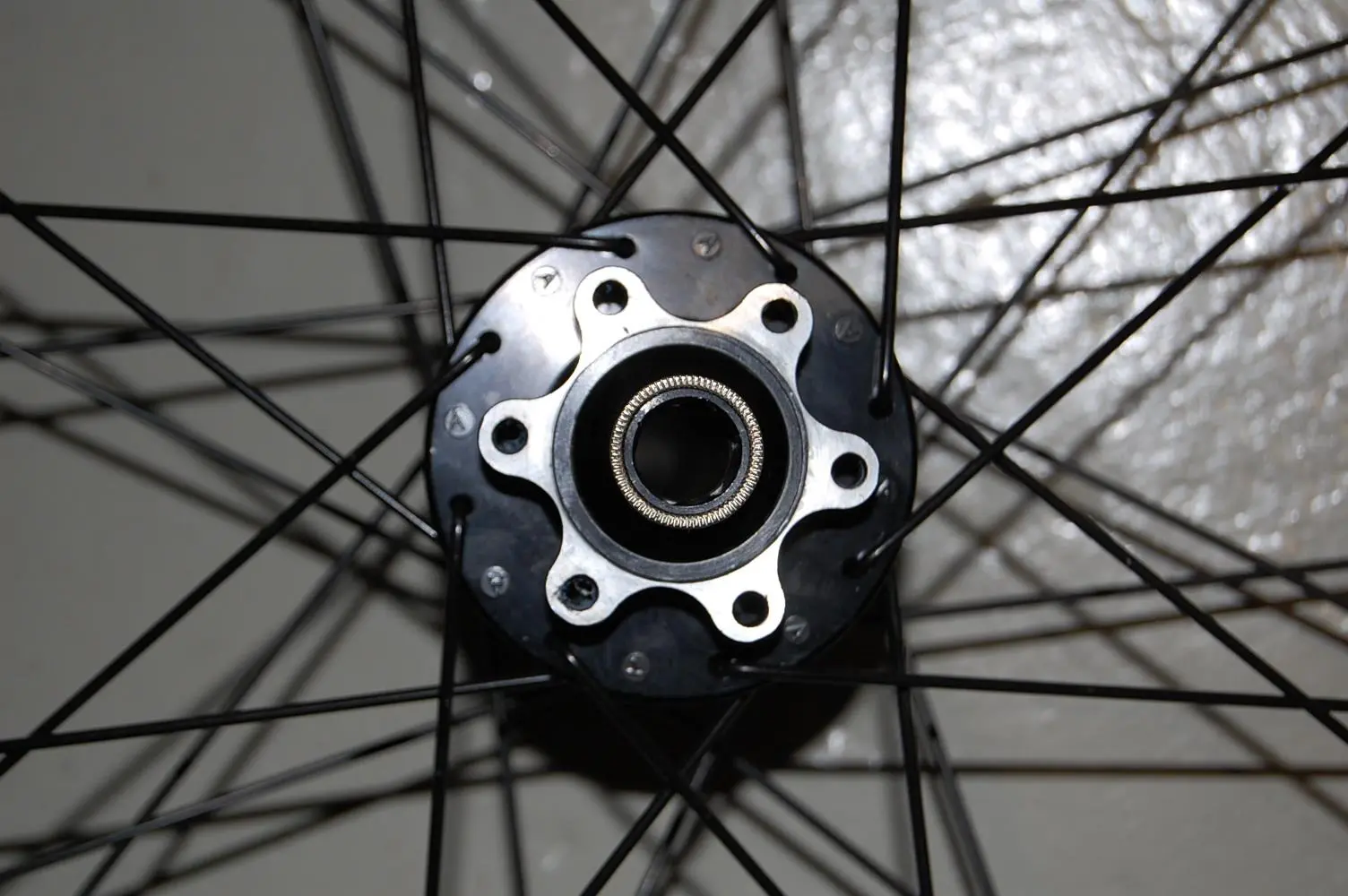 Hinterrad Ryde Taurus 21 schwarz 21-584 mit Contec Nabe 8-10-fach 12 mm Steckachse Hinterrad Ryde Taurus 21 schwarz 21-584 mit Contec Nabe 8-10-fach 12 mm Steckachse