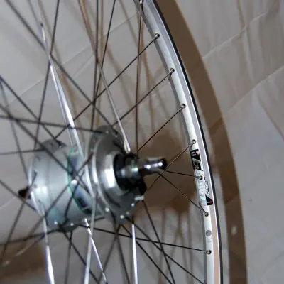 Vorderrad 28 Alu mit Nabendynamo silber