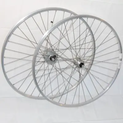 Laufradsatz 28 Zoll Aluminium silber Nabendynamo / Schraubkranz Kettenschaltung