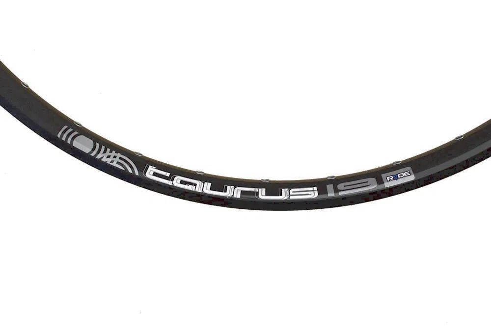 Vorderrad 28 Zoll Taurus Disc 622 x 19 Shimano HBQB400AALQR Vorderrad 28 Zoll Taurus Disc 622 x 19 Shimano HBQB400AALQR