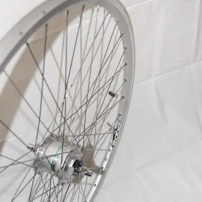 Vorderrad 28 Zoll mit Nabendynamo Felge ZAC 2000 silber